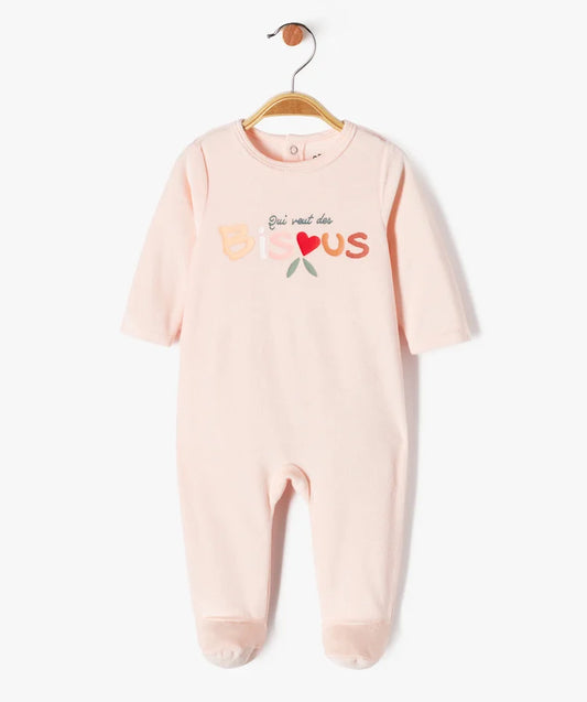 Grenouillère rose  avec message "qui veut des bisous"