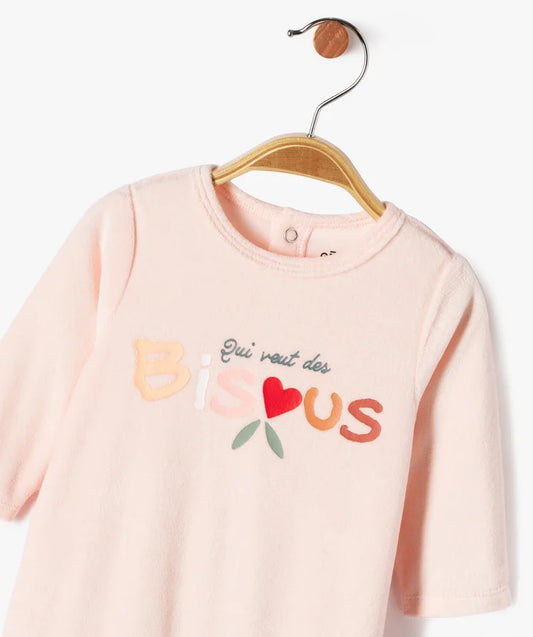 Grenouillère rose  avec message "qui veut des bisous"
