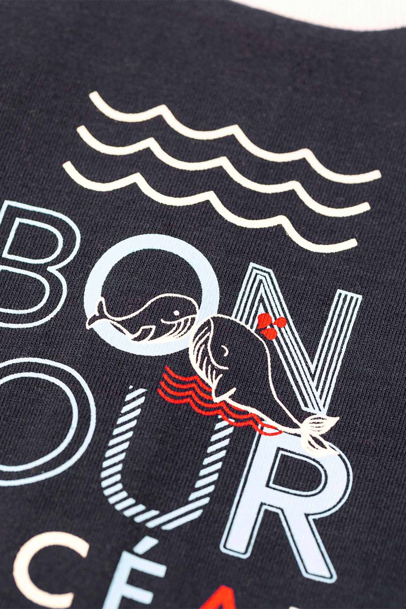 Ensemble t-shirt et short bleu marine et rayé