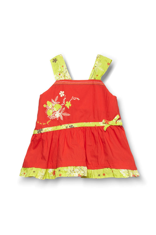 Robe rouge à bretelles