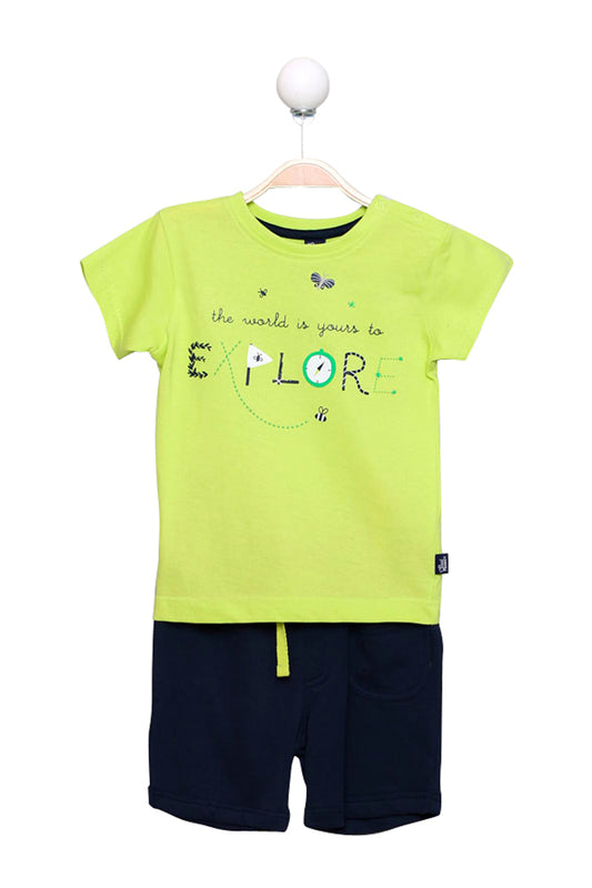 Ensemble T-shirt et short vert et bleu marine