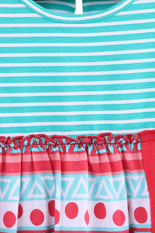 Robe volantée, turquoise et rose